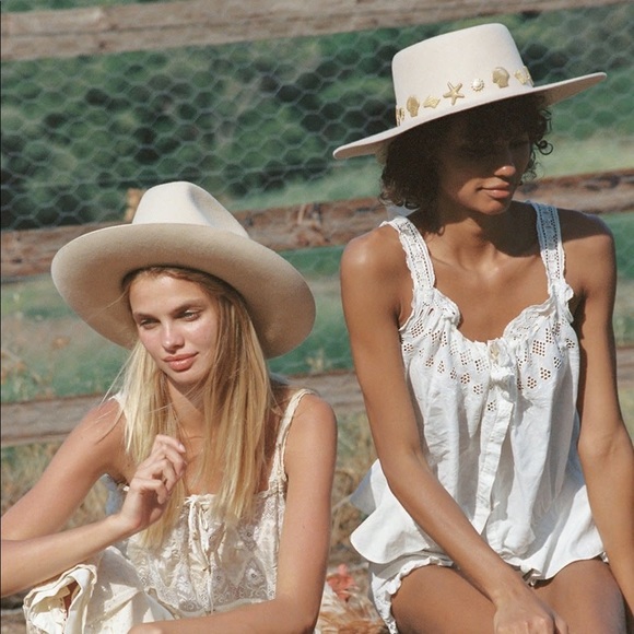 Seaside Boater - Picture 4 of 8